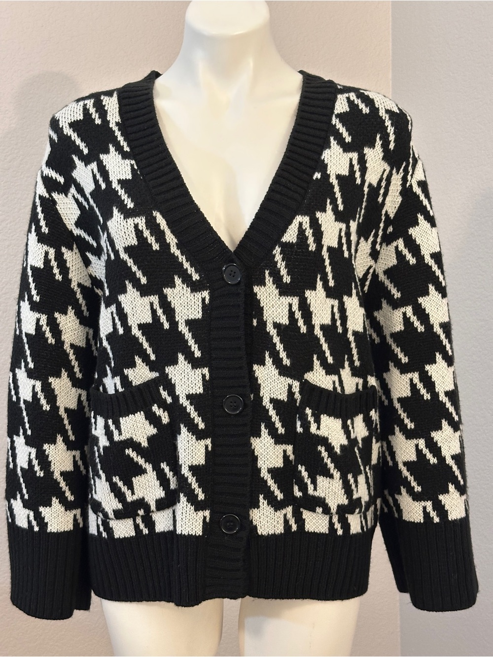 Sanctuary Warms My Heart Cardigan in black and white Pulse Houndstooth pattern